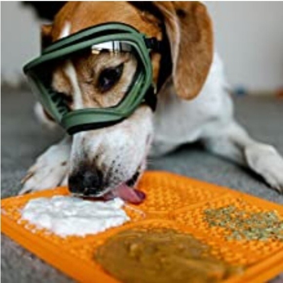Hyper Pet- Bored Busters Calmers/ Slow Feeder/ Licking Mat/ Orange - Picture 1 of 8